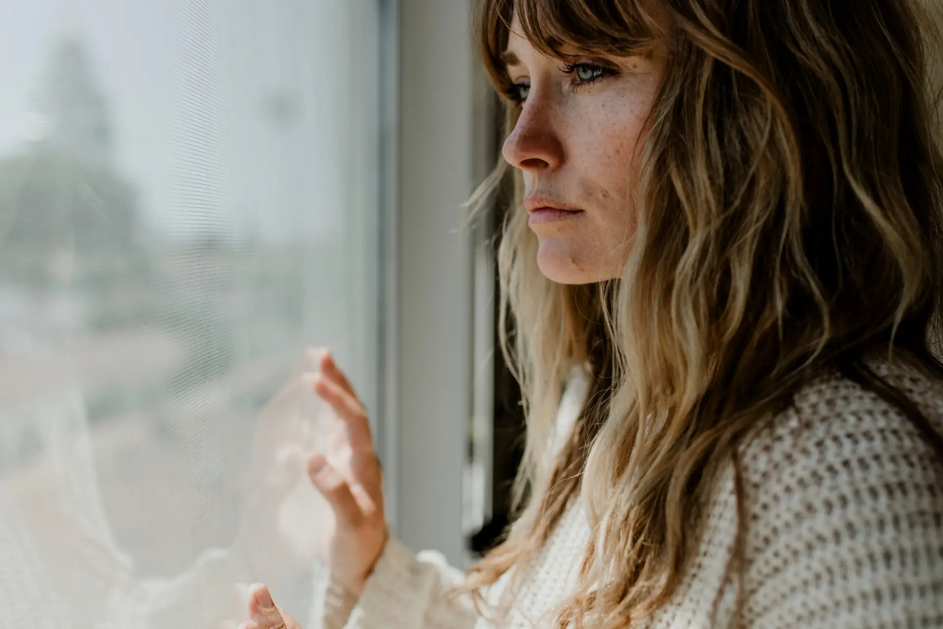 depressed woman using gas station heroin